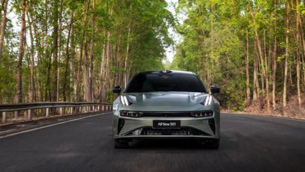 Zeekr 001 2026: легкий рестайлинг к новому модельному году — 900-вольтовая платформа, больше мощности. Фото, характеристики, цены и старт продаж 39 0428c08dfa88bac9a26962315dd4cdb7