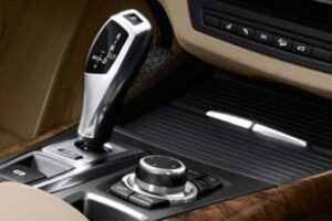 Как безопасно и эффектно тормозить двигателем на автомате — лайфхак, который удивит даже опытных водителей!