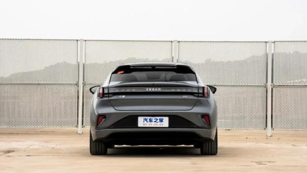 Zeekr 001 2026: легкий рестайлинг к новому модельному году — 900-вольтовая платформа, больше мощности. Фото, характеристики, цены и старт продаж 21 27f0ee7066a6eb46f7b66b4764672d5c