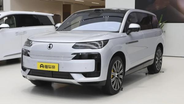 BYD Denza 8L: новый шестиместный кроссовер от дочернего бренда BYD. Конкурент Li Auto L8. Фото, характеристики и предварительные цены 18 2bd25ee2352986fe06403d43c267e956