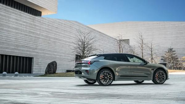 Zeekr 001 2026: легкий рестайлинг к новому модельному году — 900-вольтовая платформа, больше мощности. Фото, характеристики, цены и старт продаж 40 2d9dfcfeff888ce1705ac2d98edc7731