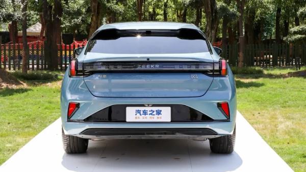 Zeekr 001 2026: легкий рестайлинг к новому модельному году — 900-вольтовая платформа, больше мощности. Фото, характеристики, цены и старт продаж 34 319f8b79a975bd7389231ec8b01e7890