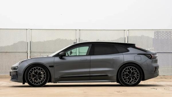 Zeekr 001 2026: легкий рестайлинг к новому модельному году — 900-вольтовая платформа, больше мощности. Фото, характеристики, цены и старт продаж 19 48bec0d3ed5b4ea28d3ddb379a64536a