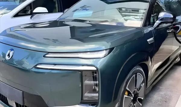 BYD Denza 8L: новый шестиместный кроссовер от дочернего бренда BYD. Конкурент Li Auto L8. Фото, характеристики и предварительные цены 5 5993ee5ed9db6e965364b1813cf02c04