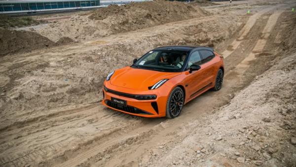 Zeekr 001 2026: легкий рестайлинг к новому модельному году — 900-вольтовая платформа, больше мощности. Фото, характеристики, цены и старт продаж 26 6103fcef89566f8296bba1225193d75c