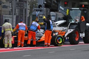 Пиастри — фаворит чемпионата — разбил болид в первом же круге Гран‑при Азербайджана: шок на старте гонки!