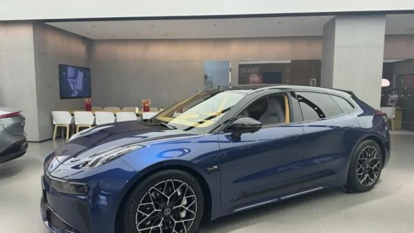 Zeekr 001 2026: легкий рестайлинг к новому модельному году — 900-вольтовая платформа, больше мощности. Фото, характеристики, цены и старт продаж 23 80ff787cfe3b44a38c3bf5165a3ad538