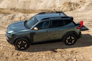 Новая Dacia Duster стала пикапом в мгновение ока