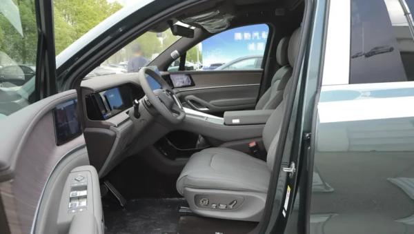 BYD Denza 8L: новый шестиместный кроссовер от дочернего бренда BYD. Конкурент Li Auto L8. Фото, характеристики и предварительные цены 25 96025533b3fe7c4bf08704366c717c74
