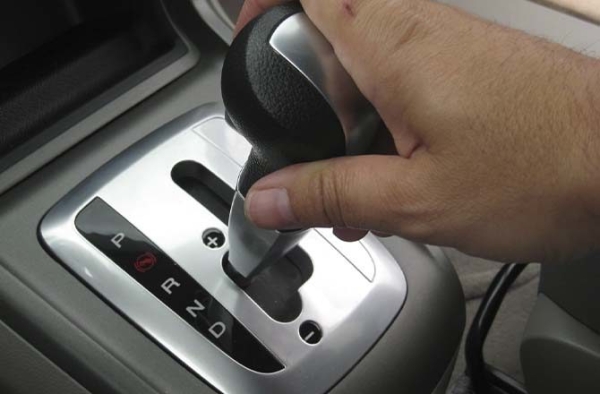 Переключение селектора передач АКПП на ходу