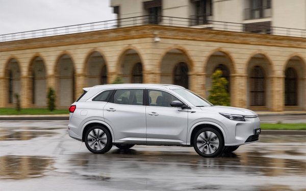 Мощность больше, налог — меньше. Тест дешевого гибрида Evolute i-Space Мощность больше, налог — меньше. Тест дешевого гибрида Evolute i-Space