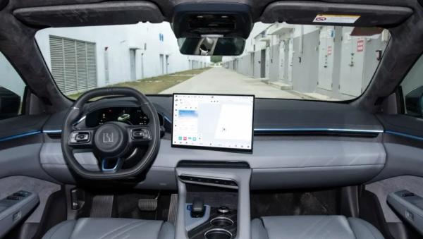 Zeekr 001 2026: легкий рестайлинг к новому модельному году — 900-вольтовая платформа, больше мощности. Фото, характеристики, цены и старт продаж 12 c5b52336df29eb29e5709156a0d73bef