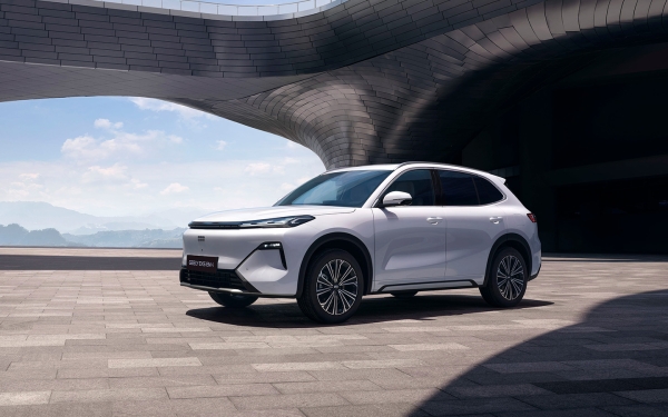  Geely готовит новый кроссовер для России. Мы узнали первые подробности 