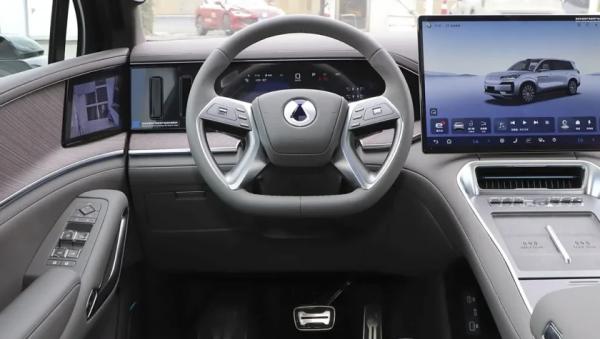 BYD Denza 8L: новый шестиместный кроссовер от дочернего бренда BYD. Конкурент Li Auto L8. Фото, характеристики и предварительные цены 23 c7a785efd496f1f166995695e0c49881