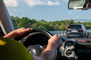 Эксперт: можно ли водить машину, когда больно — правда или миф?