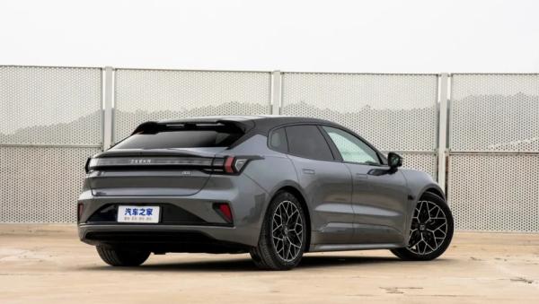 Zeekr 001 2026: легкий рестайлинг к новому модельному году — 900-вольтовая платформа, больше мощности. Фото, характеристики, цены и старт продаж 22 f22d838edf4144c13b9fbec36b6c7132