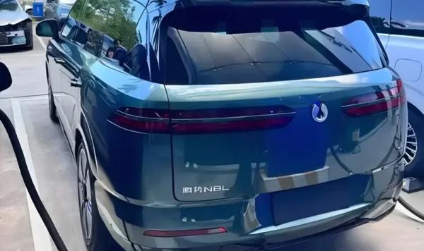 BYD Denza 8L: новый шестиместный кроссовер от дочернего бренда BYD. Конкурент Li Auto L8. Фото, характеристики и предварительные цены 6 f878c6e64d0a78219a478e8b3bf34f96