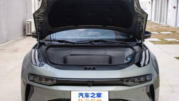 Zeekr 001 2026: легкий рестайлинг к новому модельному году — 900-вольтовая платформа, больше мощности. Фото, характеристики, цены и старт продаж 41 f97a64bc43f42a9058d0b8a2fe57422a