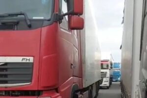 ФТС: пробки на границе с Казахстаном не из-за таможни